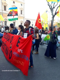 Roma, 21 ottobre 2017 - Migranti e striscioni